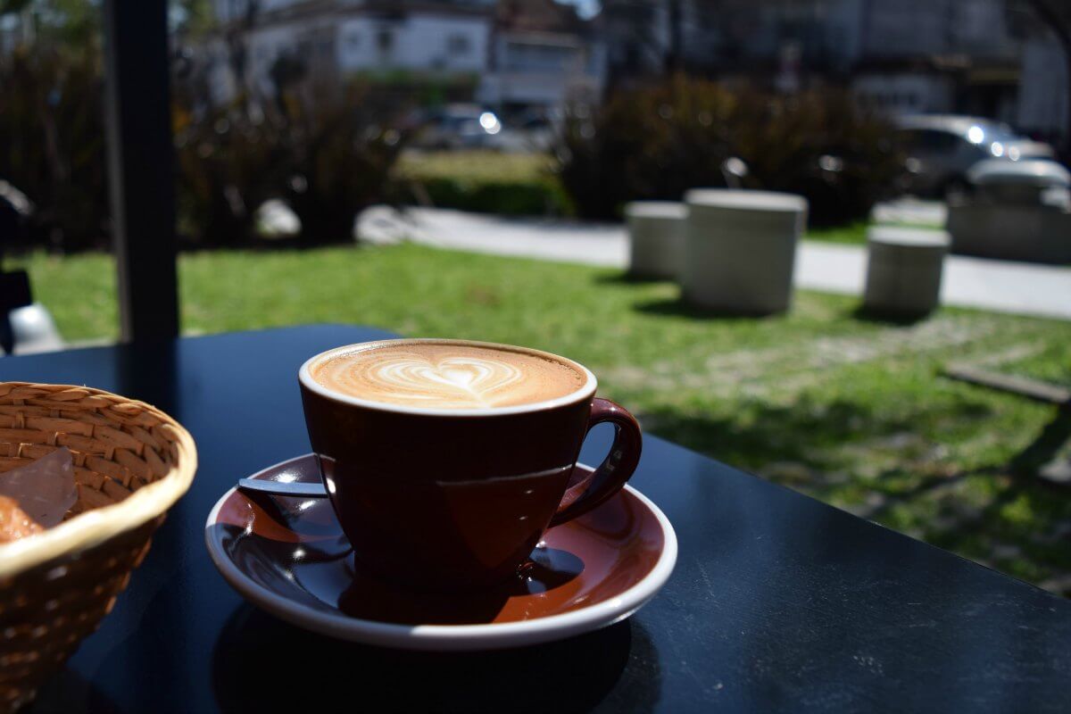 Capuccino al sol en Ninina