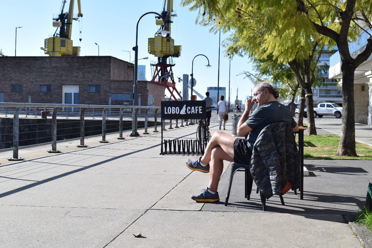 Coffee lover tomando sol en Lobo