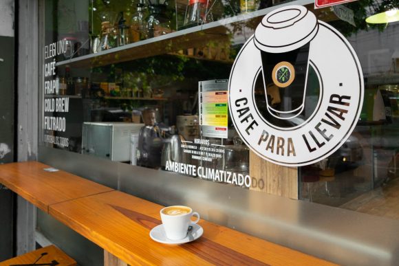 Un café en la barra de Nórdico